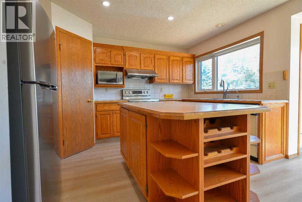 Single Family House for Sale in  Edgebrook Close NW Edgemont Calgary 