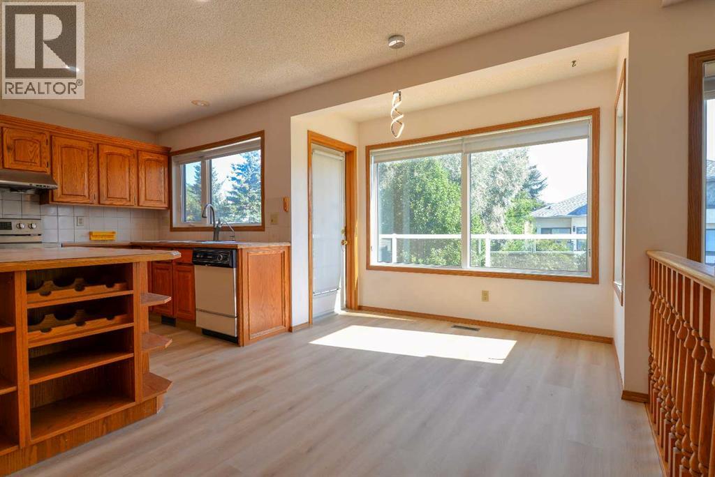 Single Family House for Sale in  Edgebrook Close NW Edgemont Calgary 