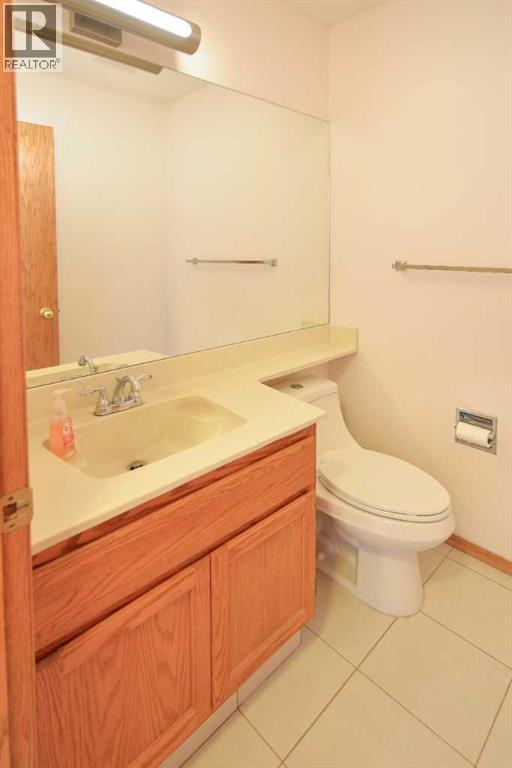 Single Family House for Sale in  Edgebrook Close NW Edgemont Calgary 