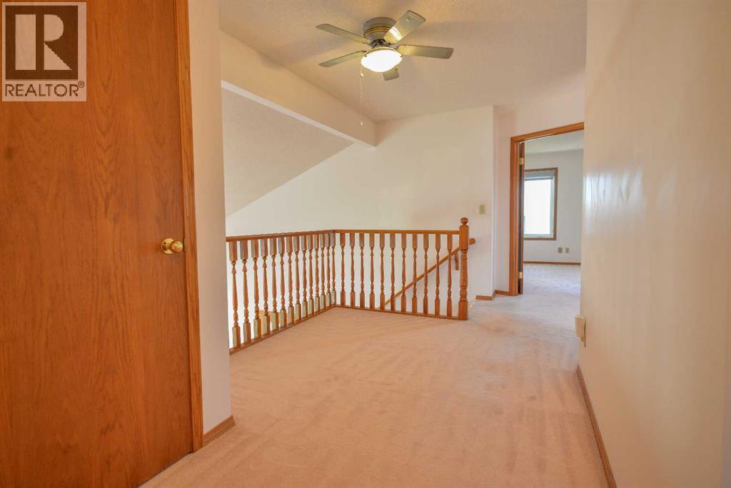 Single Family House for Sale in  Edgebrook Close NW Edgemont Calgary 