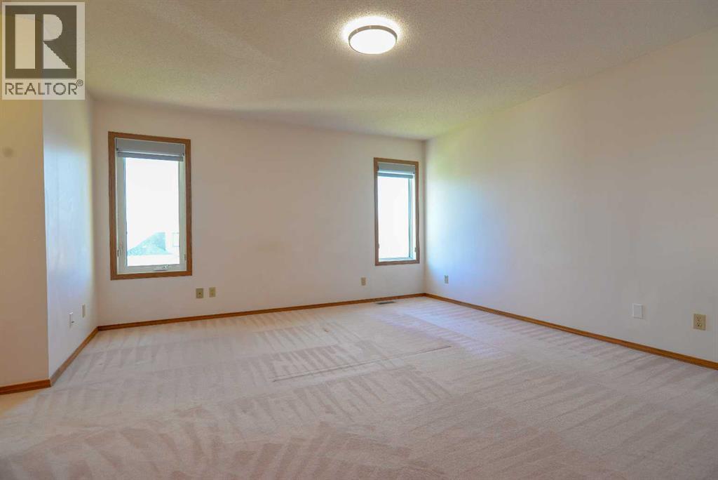 Single Family House for Sale in  Edgebrook Close NW Edgemont Calgary 
