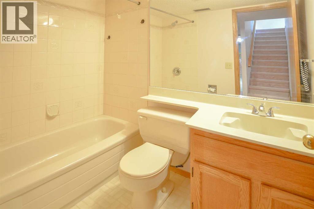 Single Family House for Sale in  Edgebrook Close NW Edgemont Calgary 