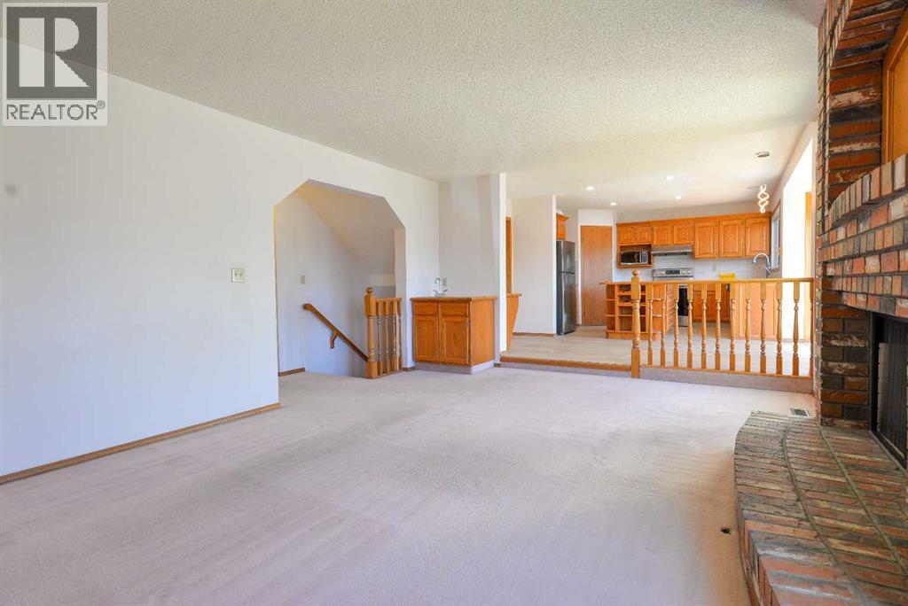 Single Family House for Sale in  Edgebrook Close NW Edgemont Calgary 