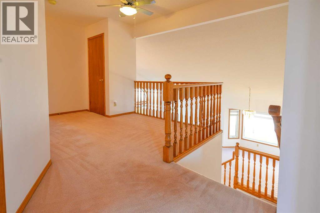 Single Family House for Sale in  Edgebrook Close NW Edgemont Calgary 