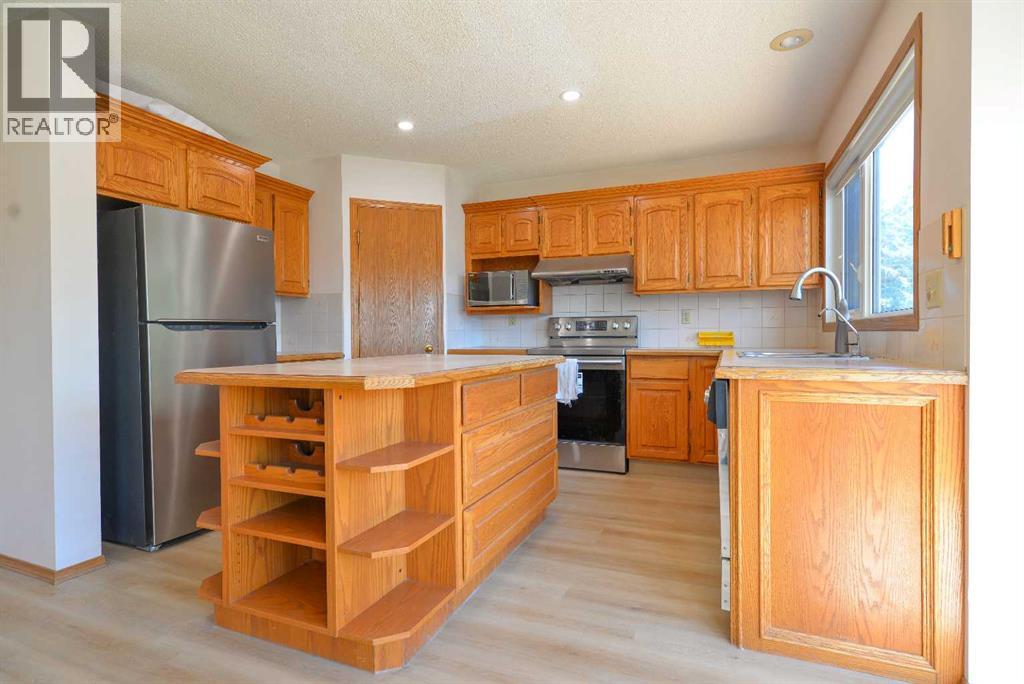 Single Family House for Sale in  Edgebrook Close NW Edgemont Calgary 