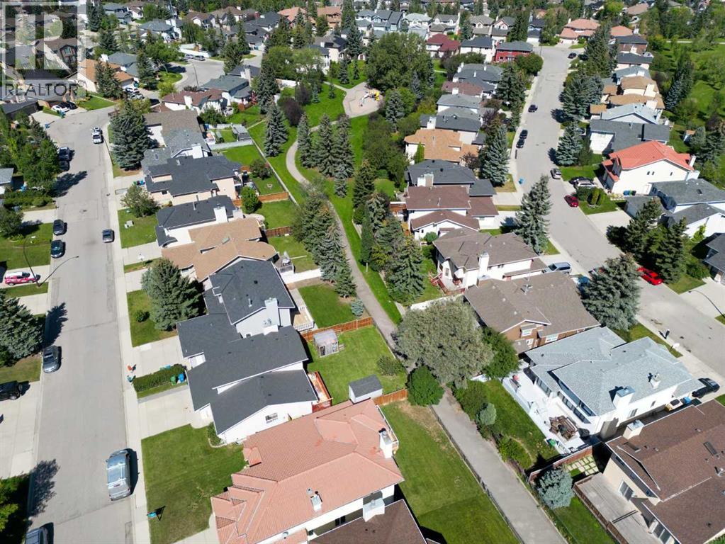 Single Family House for Sale in  Edgebrook Close NW Edgemont Calgary 