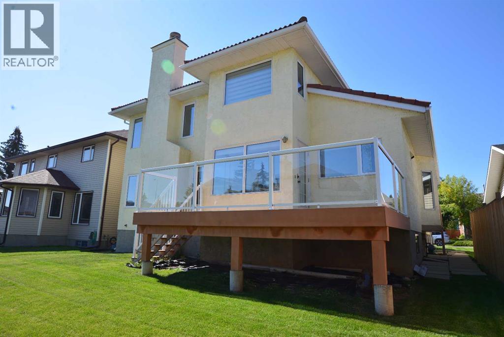 Single Family House for Sale in  Edgebrook Close NW Edgemont Calgary 