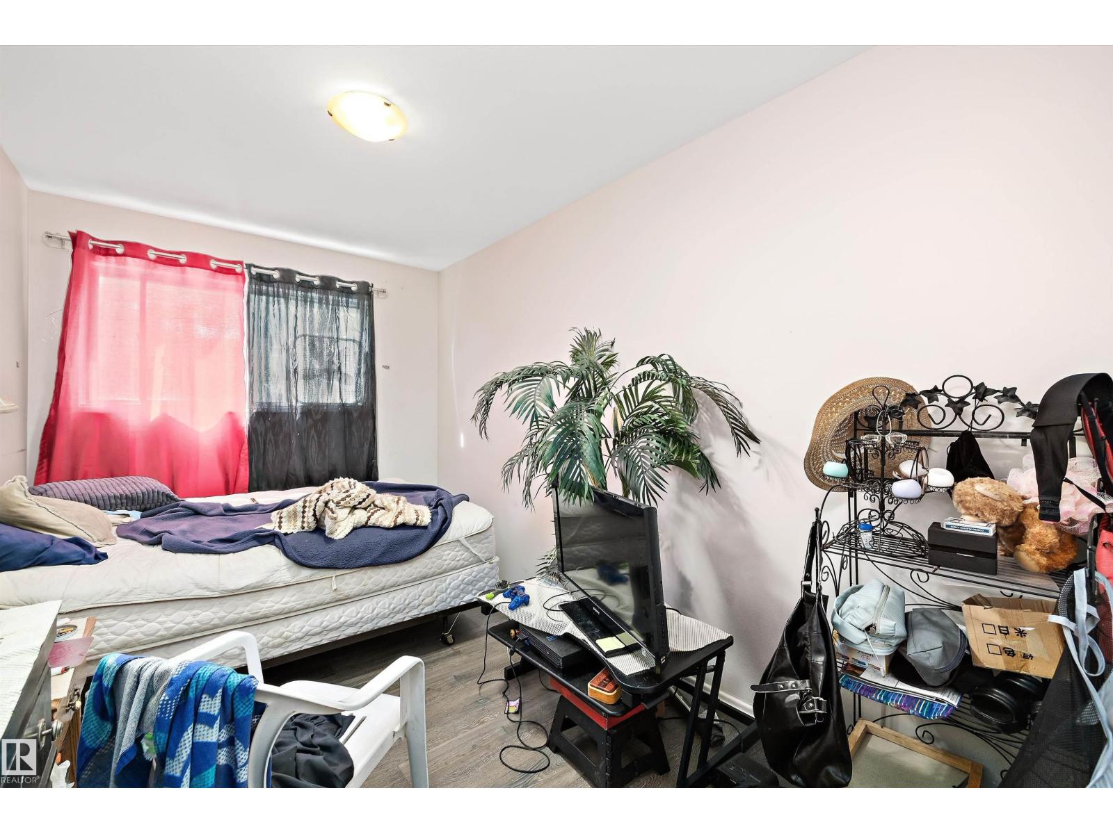 Photo 12 of 11540 123 St Nw, Edmonton AB