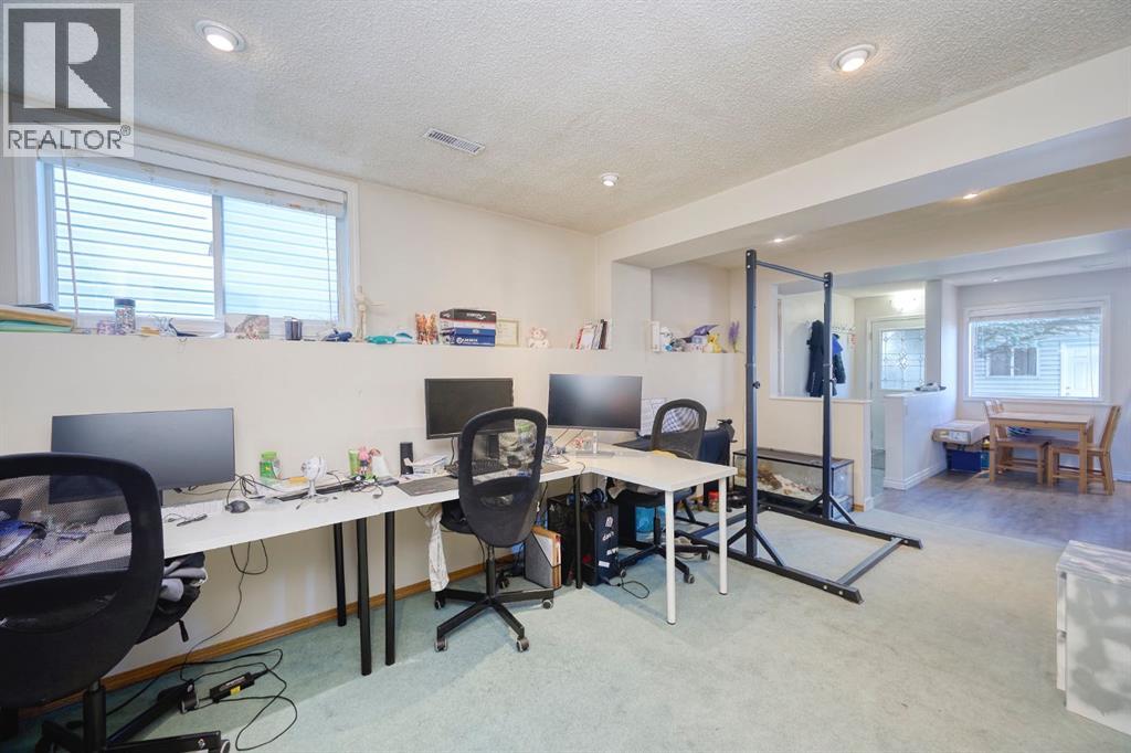 Single Family House Bi-level for Sale in  Hidden Valley Drive NW Hidden Valley Calgary 