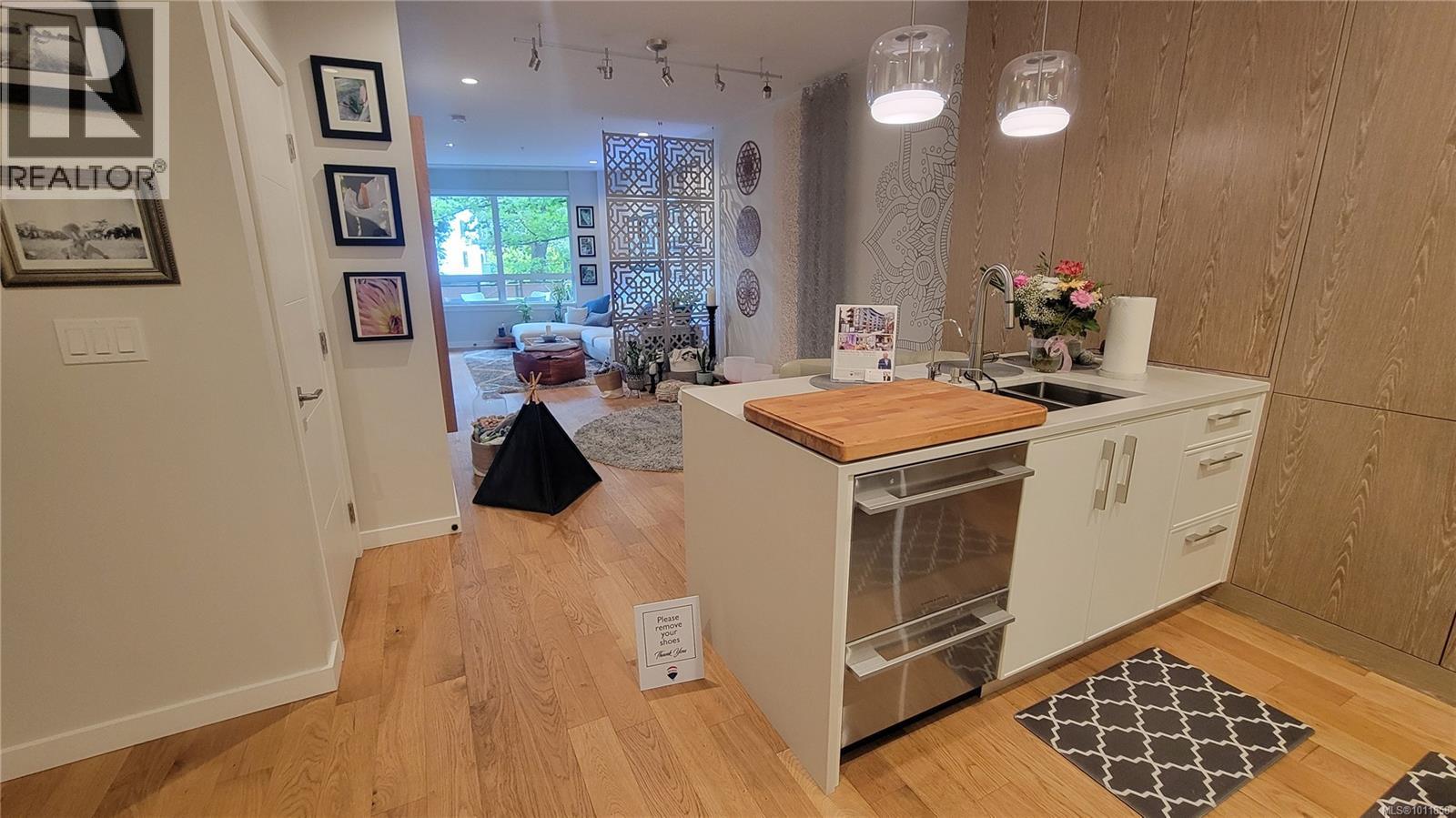 Single Family House for Sale in   Fort St Bellewood Park Victoria 