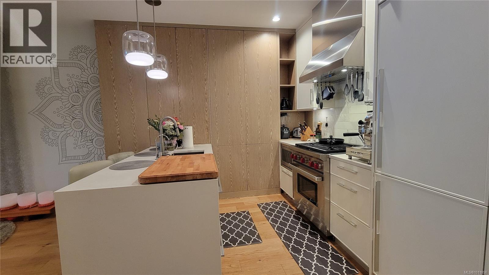 Single Family House for Sale in   Fort St Bellewood Park Victoria 