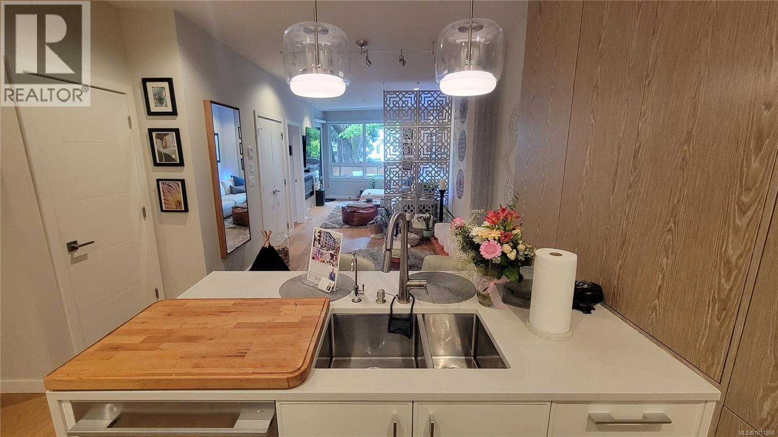 Single Family House for Sale in   Fort St Bellewood Park Victoria 