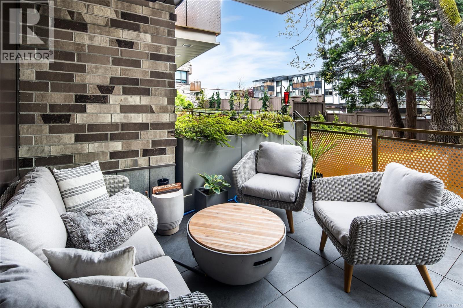 Single Family House for Sale in   Fort St Bellewood Park Victoria 