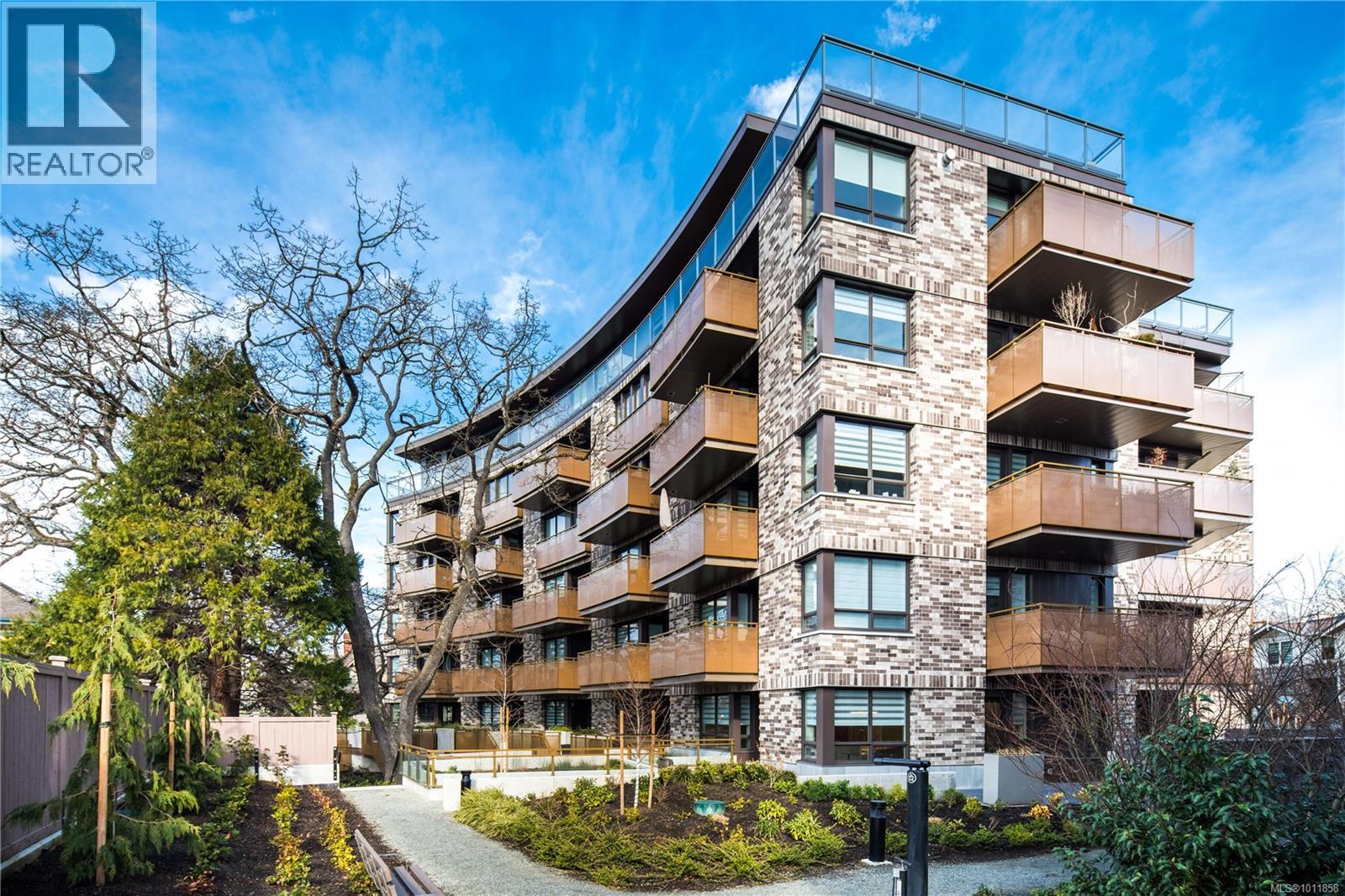 Single Family House for Sale in   Fort St Bellewood Park Victoria 