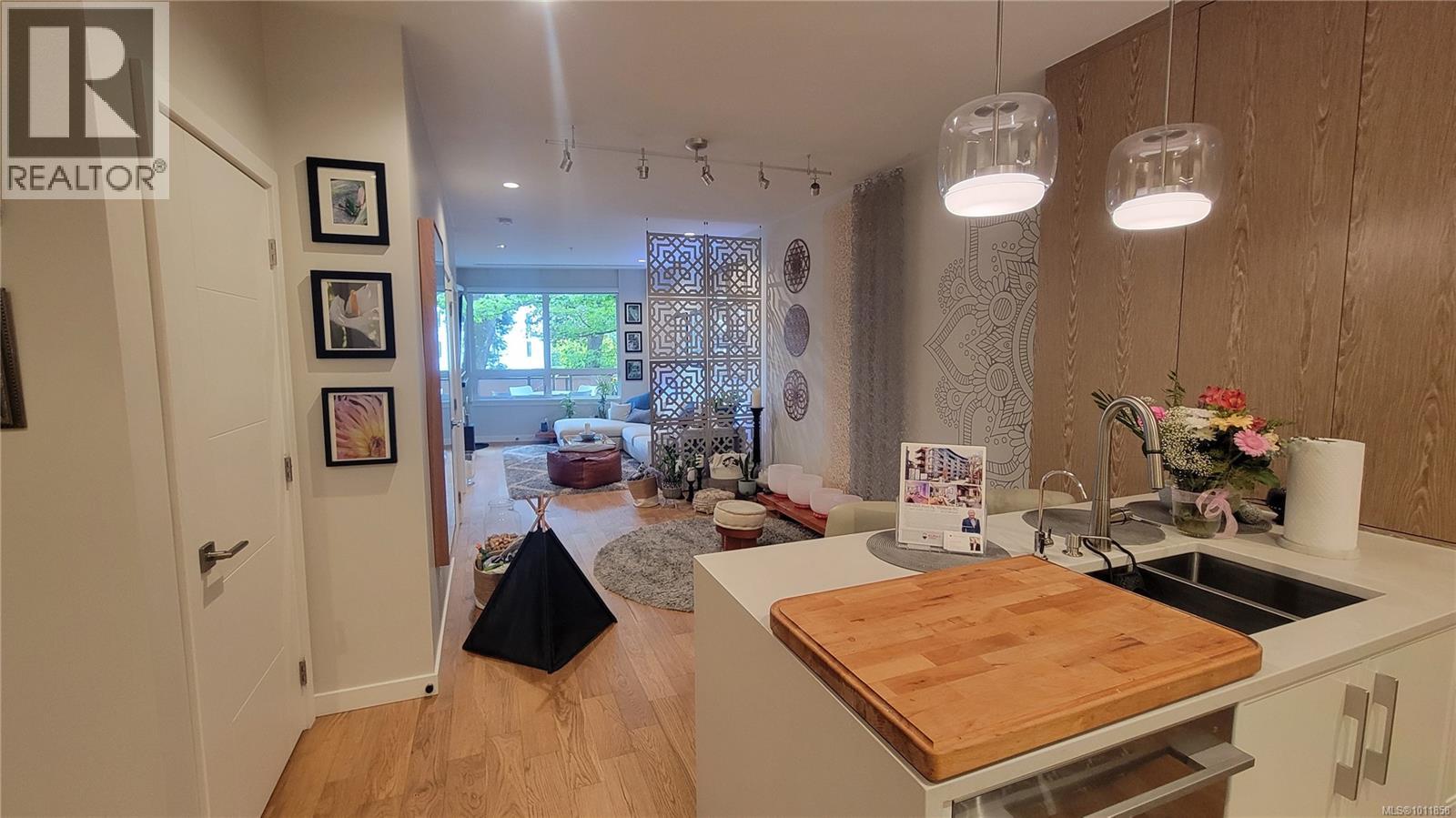 Single Family House for Sale in   Fort St Bellewood Park Victoria 