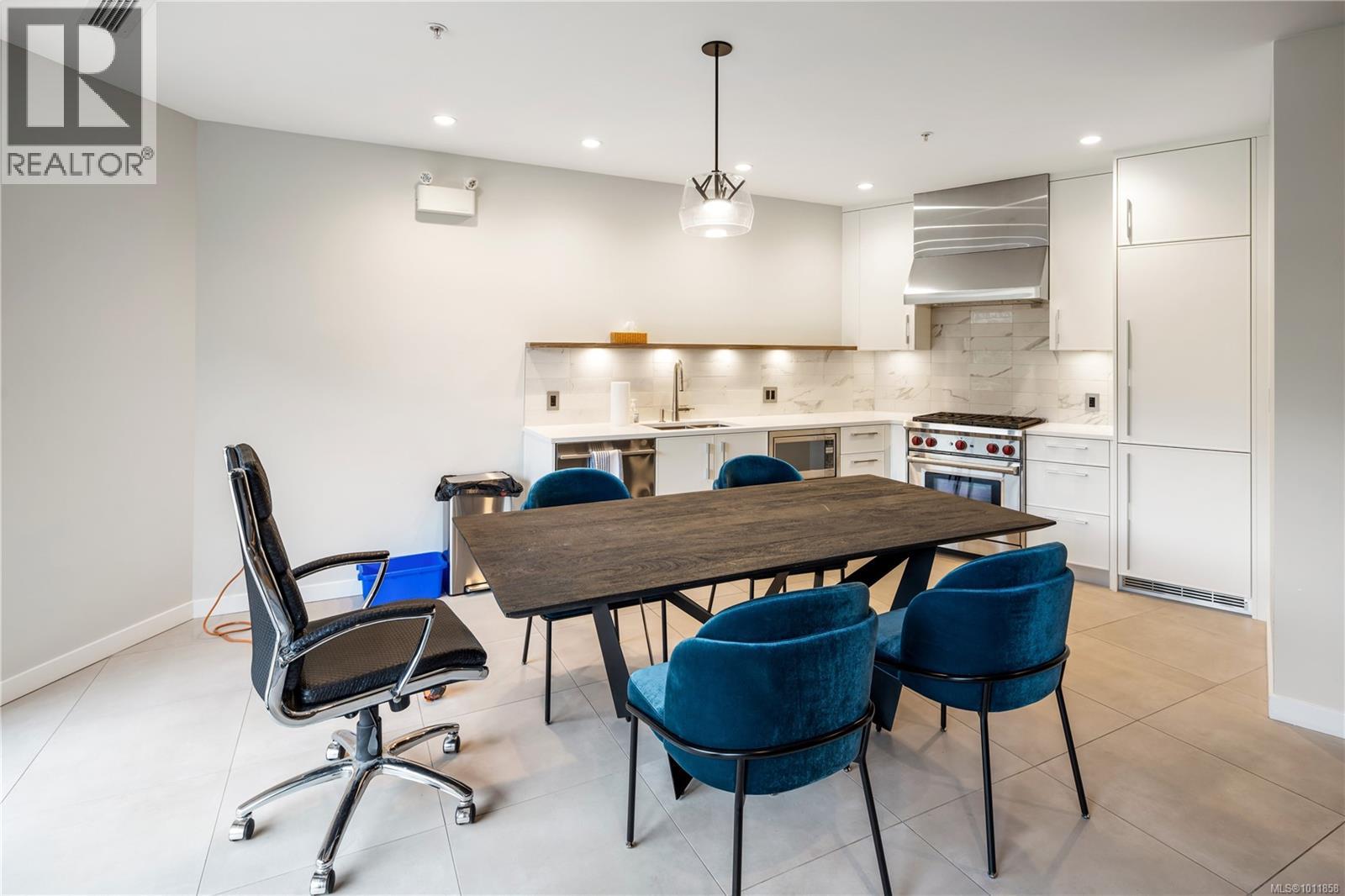 Single Family House for Sale in   Fort St Bellewood Park Victoria 