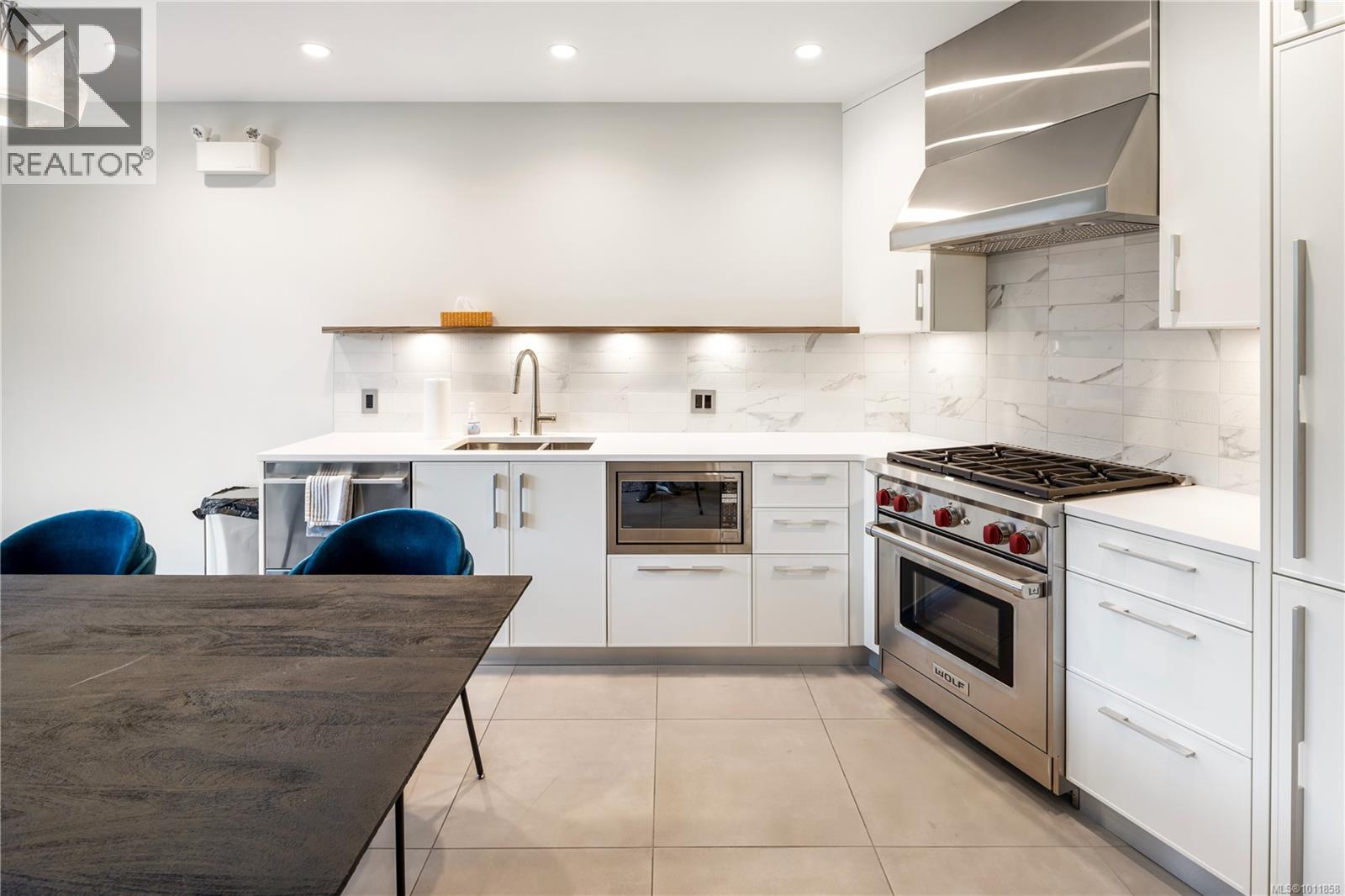 Single Family House for Sale in   Fort St Bellewood Park Victoria 