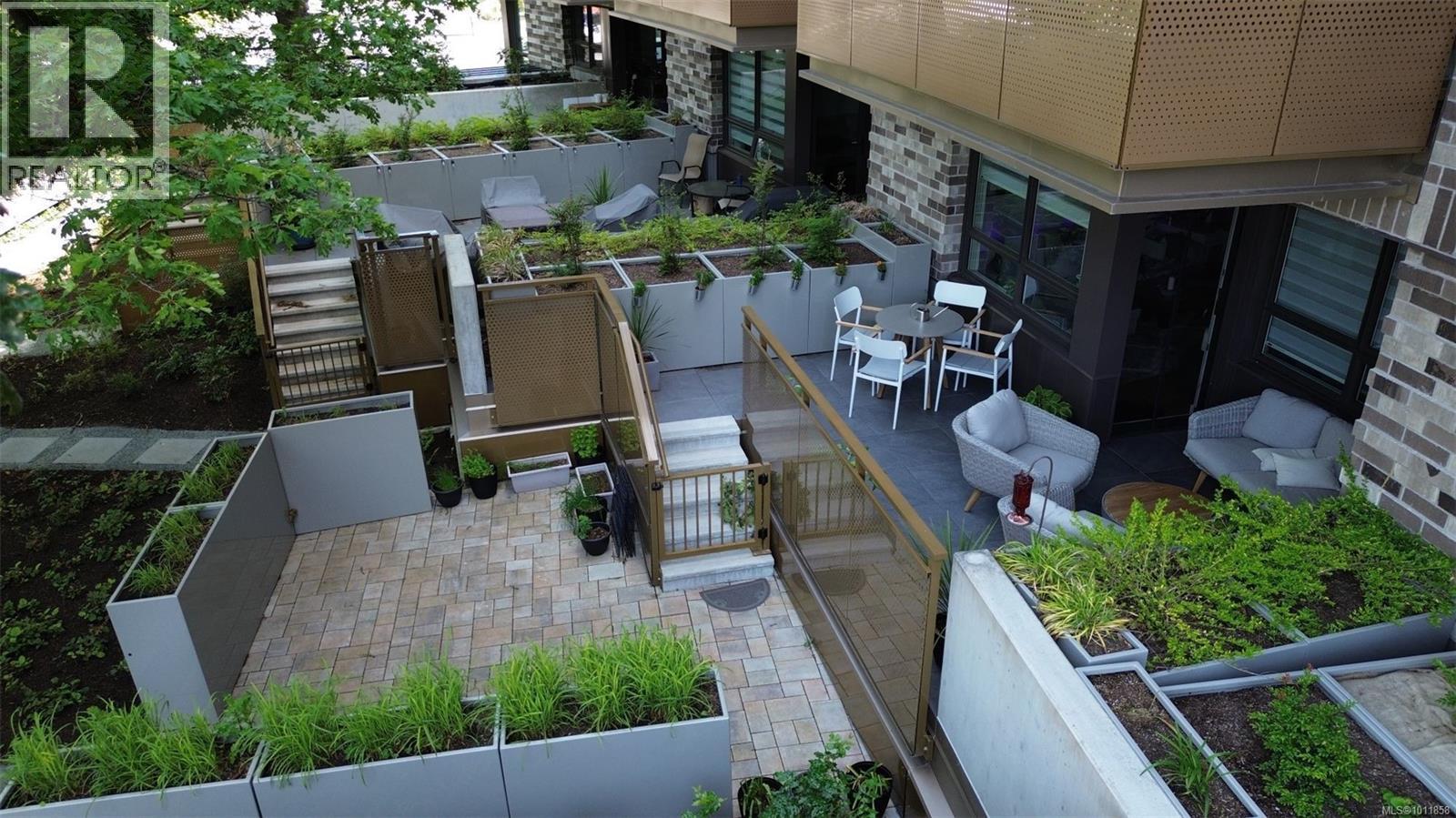 Single Family House for Sale in   Fort St Bellewood Park Victoria 