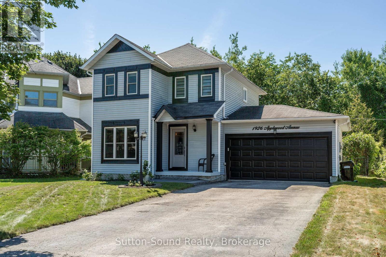 Photo 1 of 1926 Applewood Avenue, Innisfil ON