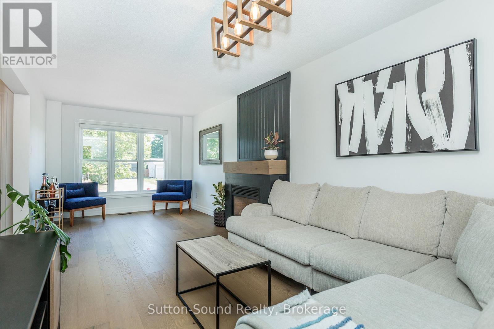 Photo 10 of 1926 Applewood Avenue, Innisfil ON