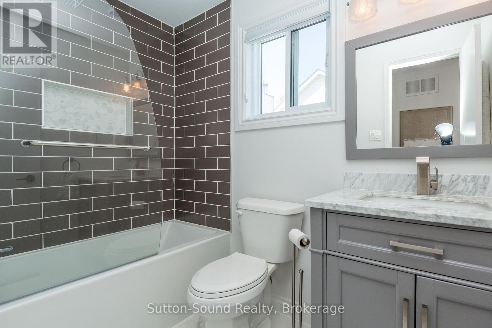 Photo 24 of 1926 Applewood Avenue, Innisfil ON