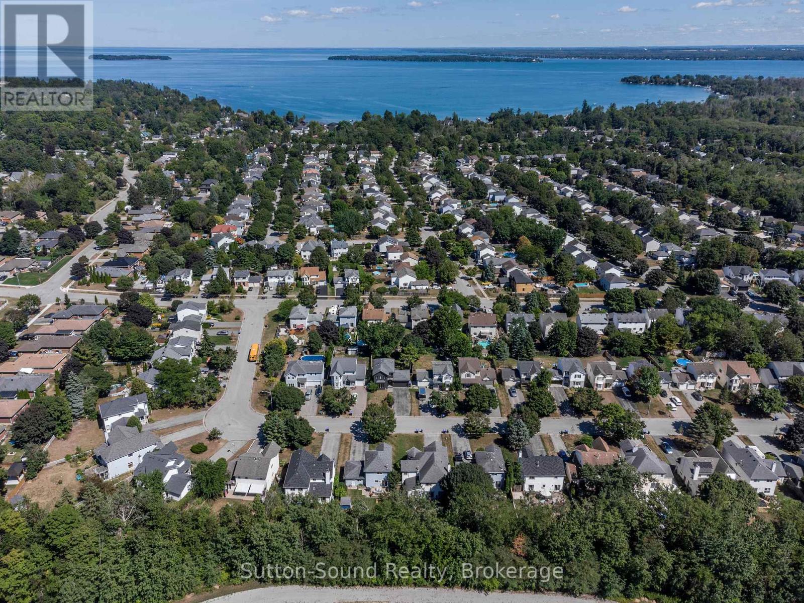 Photo 41 of 1926 Applewood Avenue, Innisfil ON