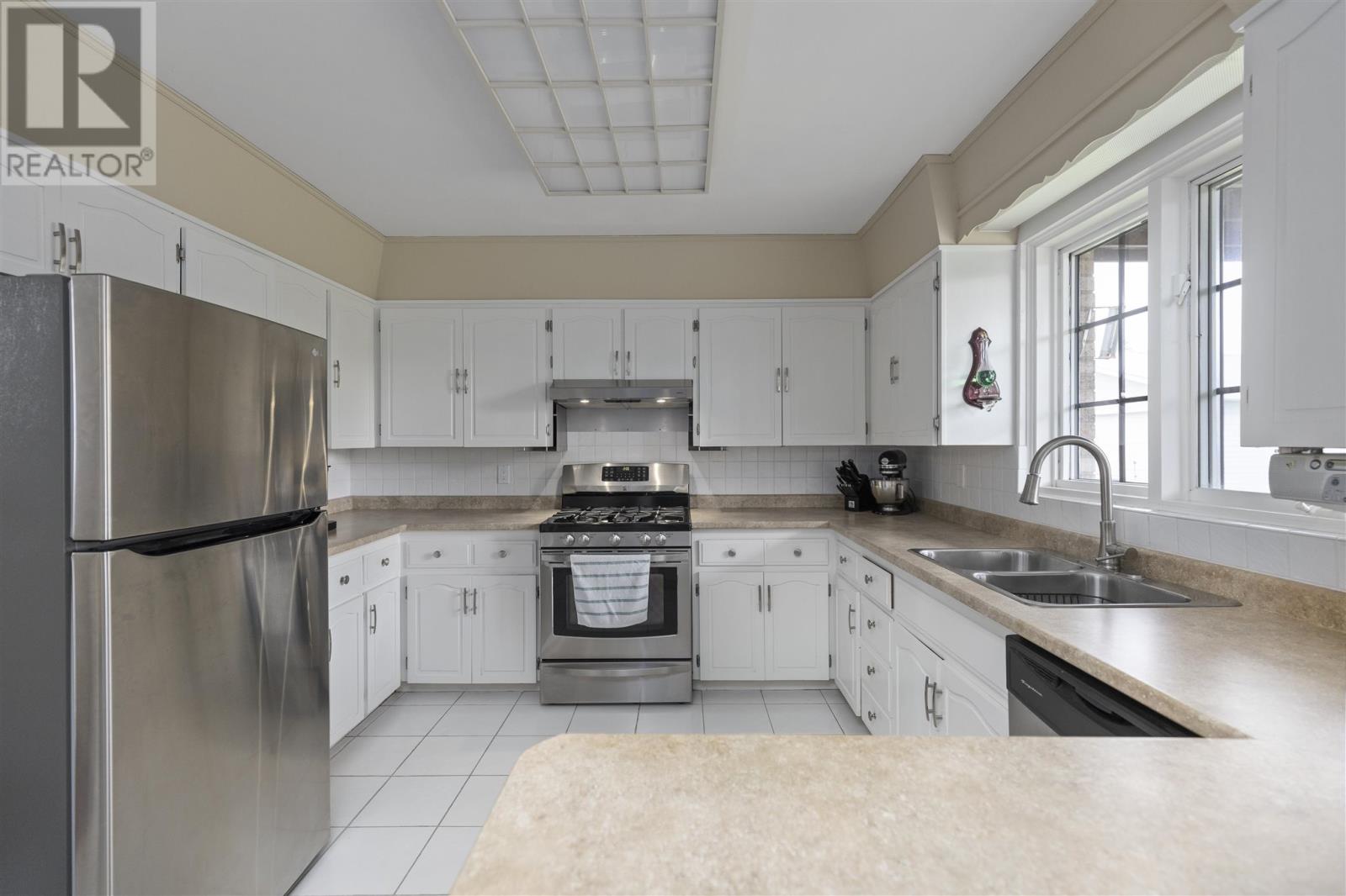 Photo 15 of 16 Charlotte Dr, Sault Ste Marie ON