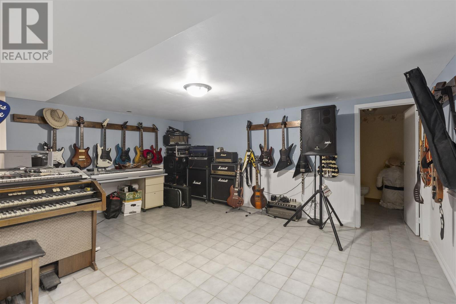 Photo 37 of 16 Charlotte Dr, Sault Ste Marie ON