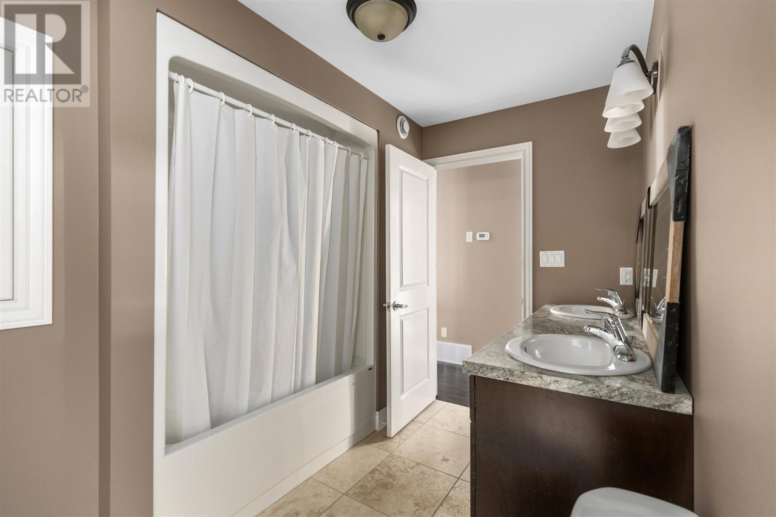 Photo 12 of 39 Saddle Cres, Sault Ste Marie ON