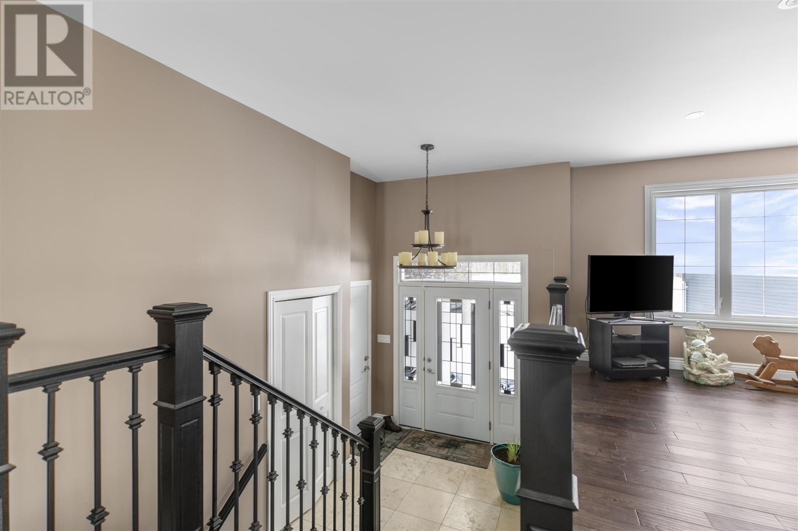 Photo 3 of 39 Saddle Cres, Sault Ste Marie ON