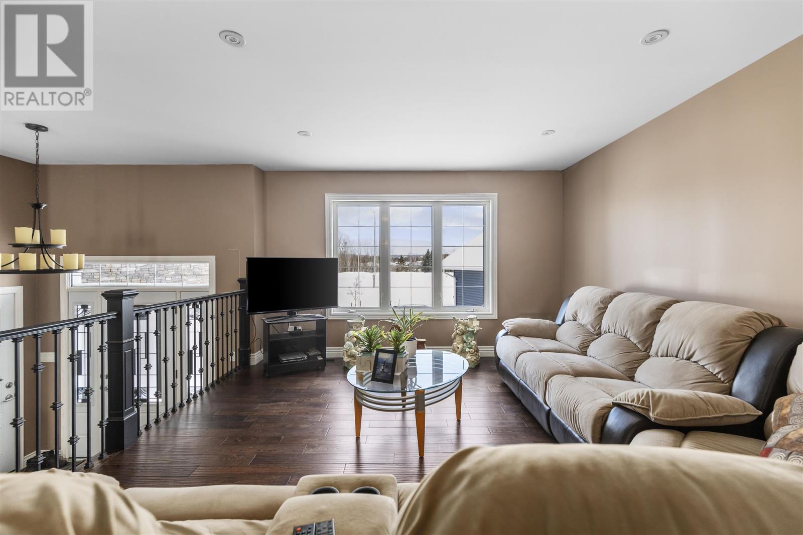 Photo 5 of 39 Saddle Cres, Sault Ste Marie ON