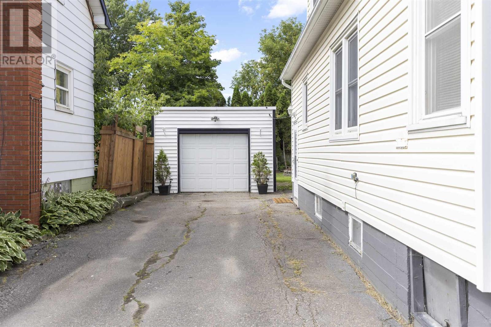 Photo 3 of 615 Sherbourne St, Sault Ste Marie ON