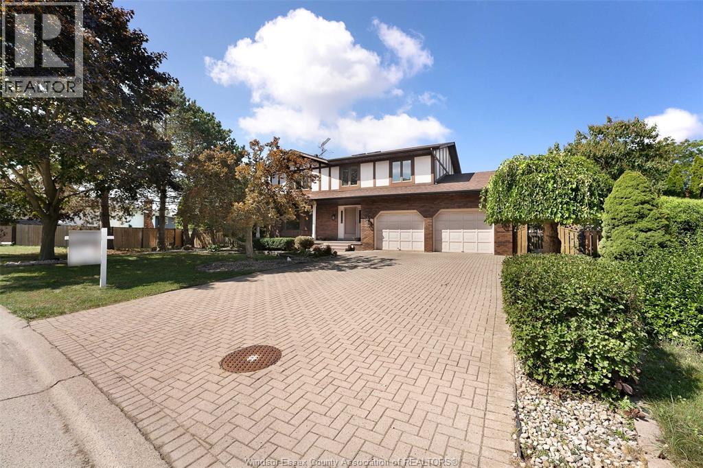 Photo 3 of 294 Hyde Park, Amherstburg ON