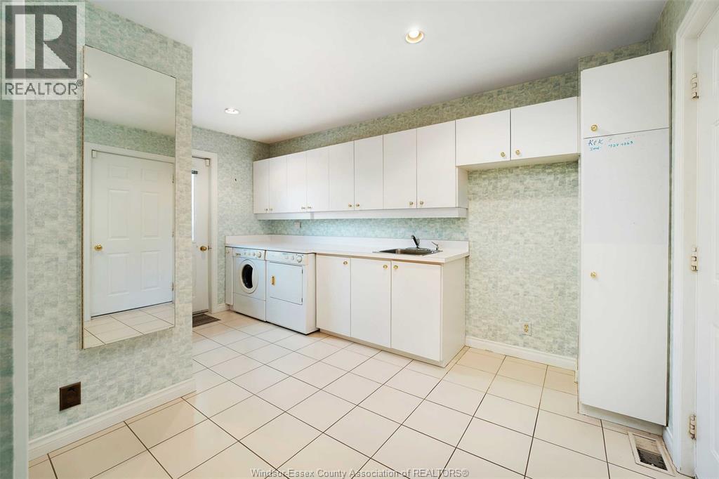 Photo 16 of 294 Hyde Park, Amherstburg ON