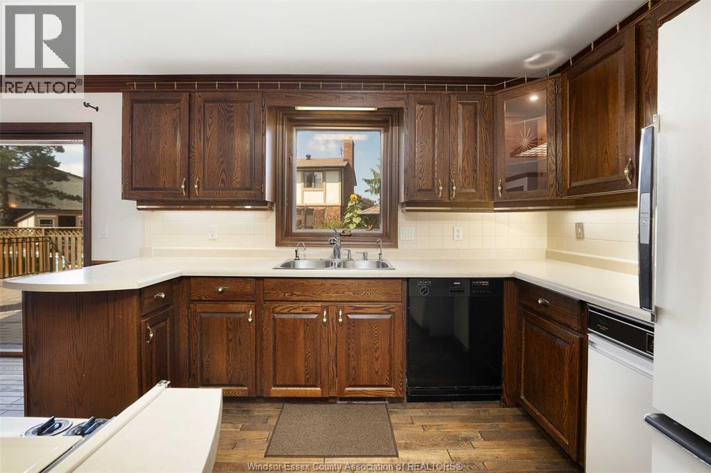 Photo 14 of 294 Hyde Park, Amherstburg ON