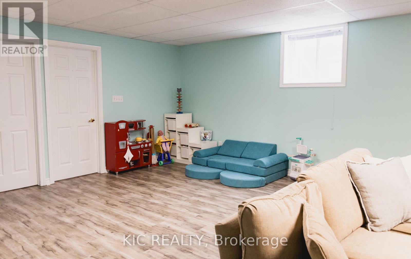 Photo 8 of 917 Chipping Park Boulevard, Cobourg ON