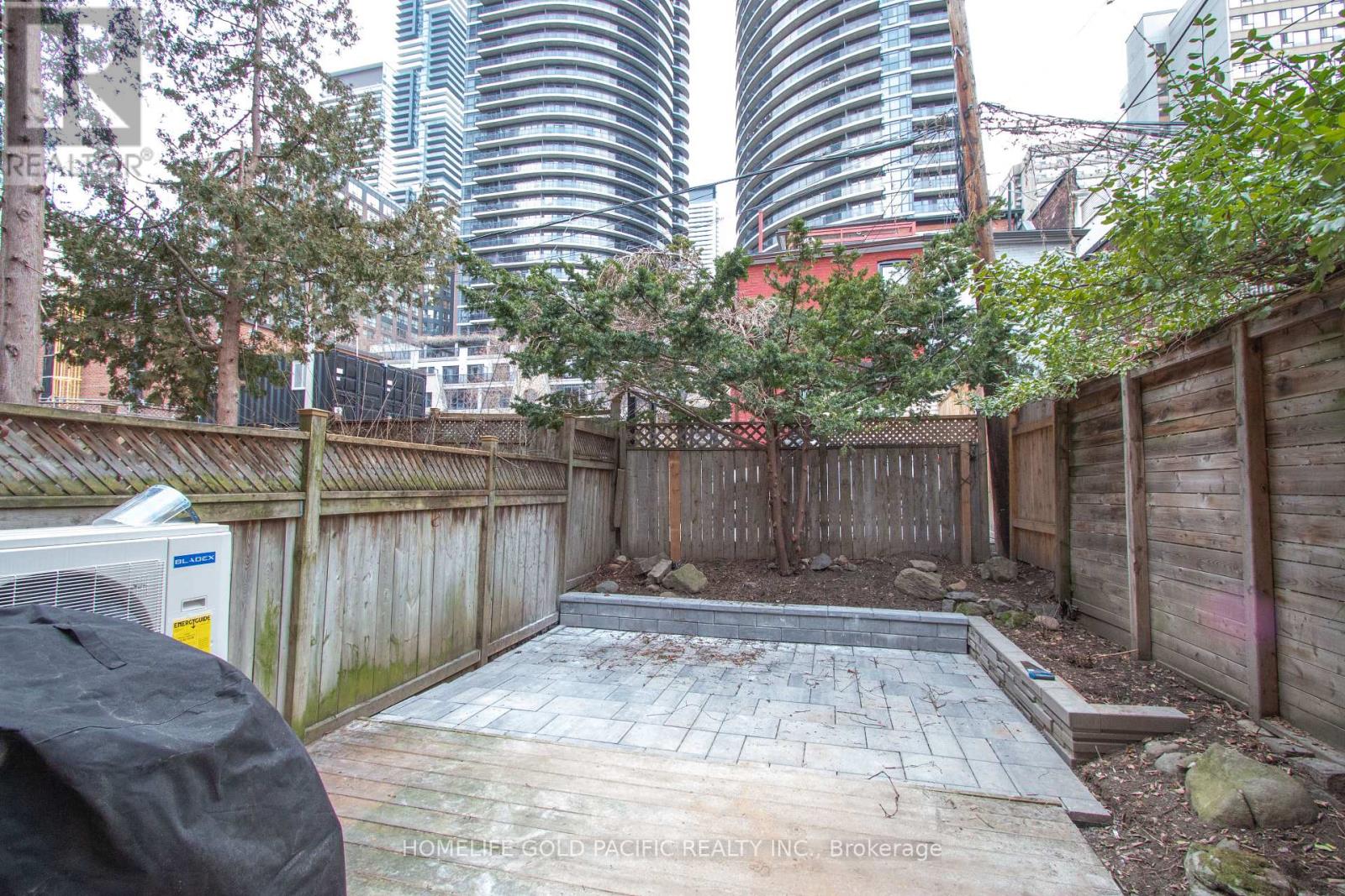 Photo 2 of 30 A Mcgill Street, Toronto ON