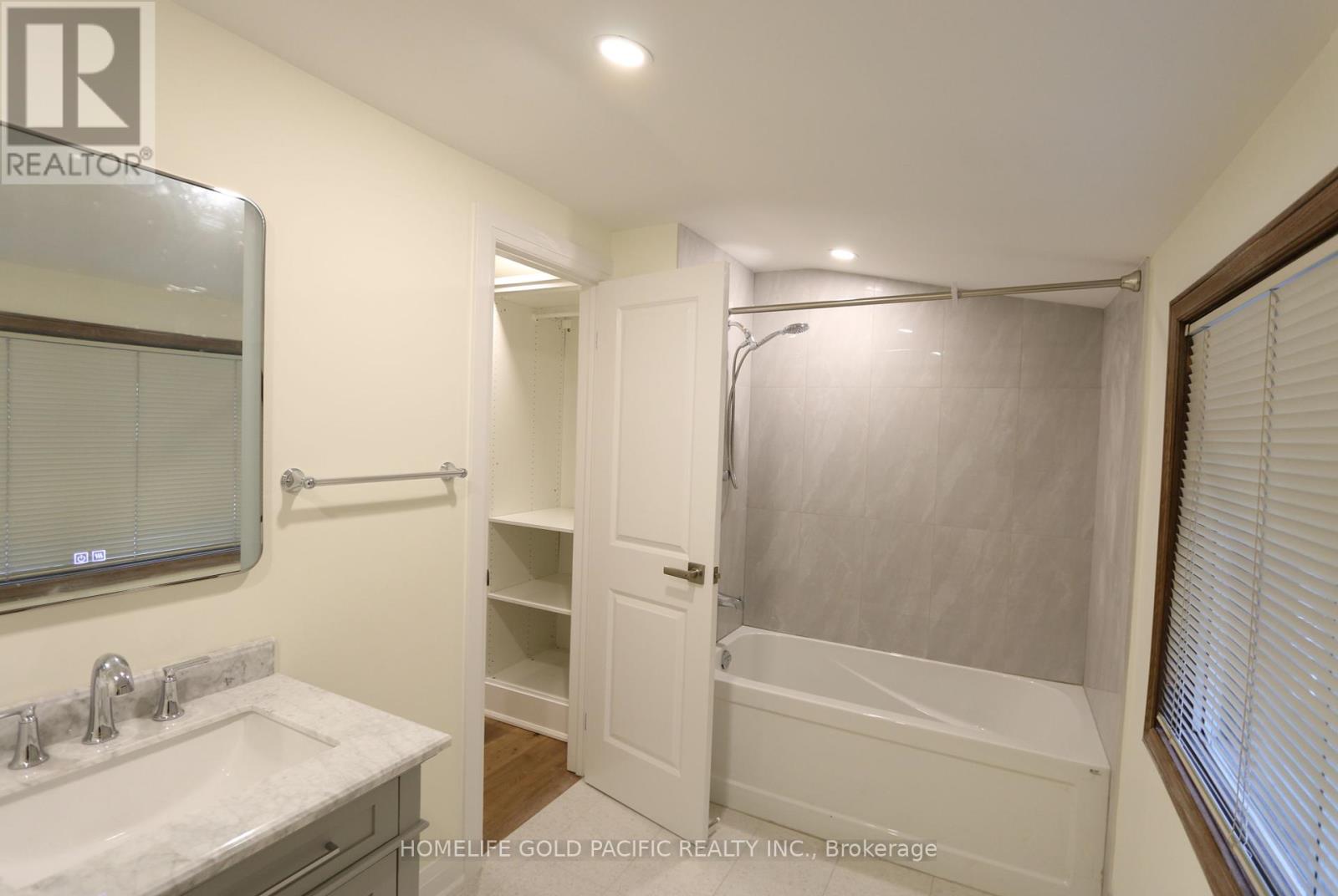 Photo 18 of 30 A Mcgill Street, Toronto ON