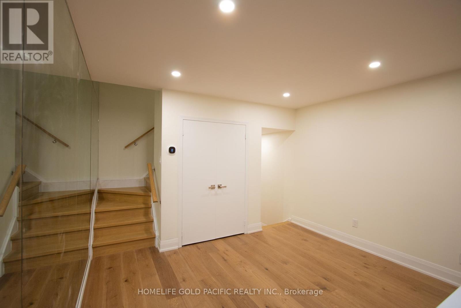 Photo 5 of 30 A Mcgill Street, Toronto ON