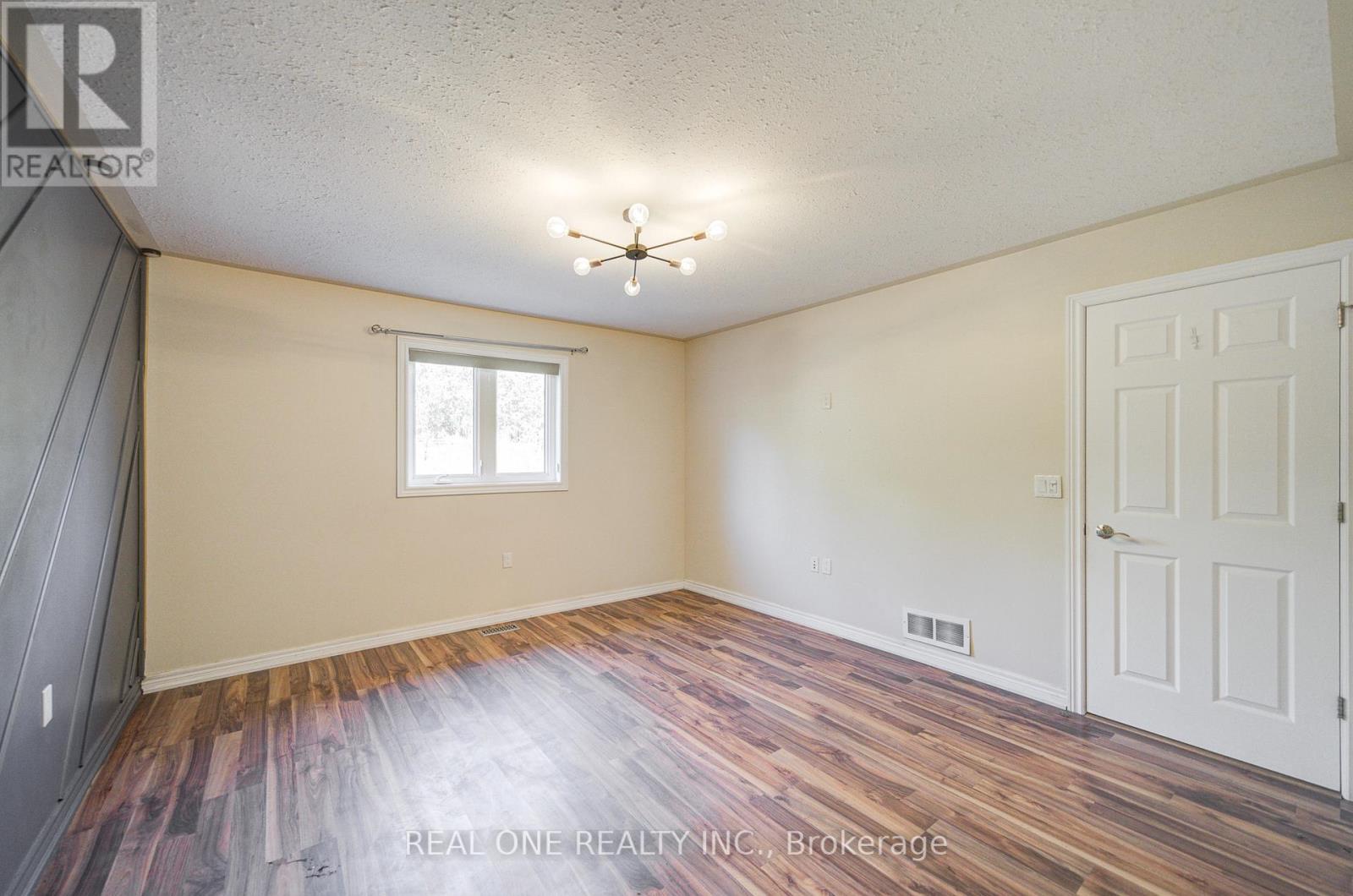 Photo 22 of 105 Milroy Drive, Peterborough North ON