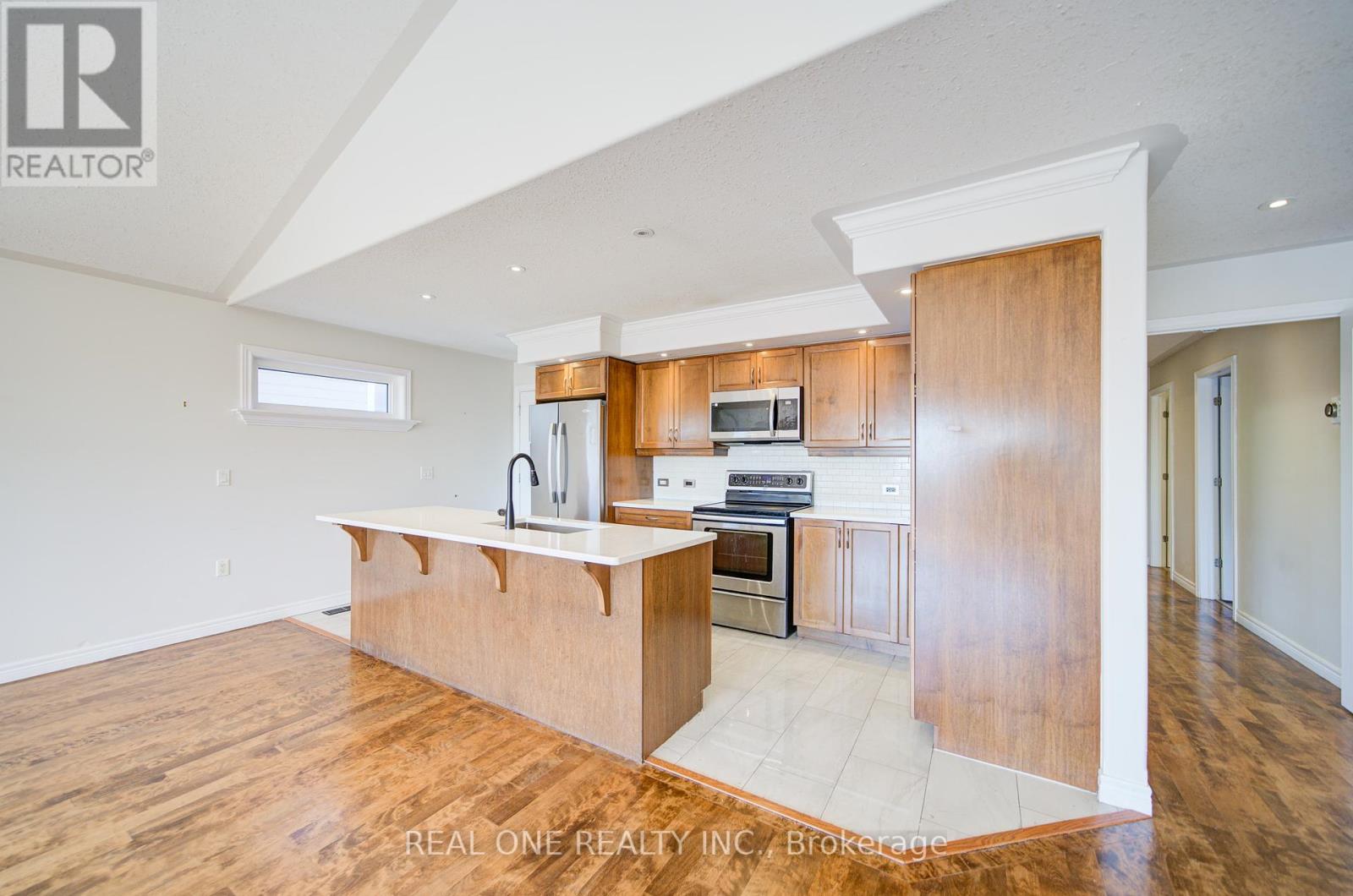 Photo 11 of 105 Milroy Drive, Peterborough North ON