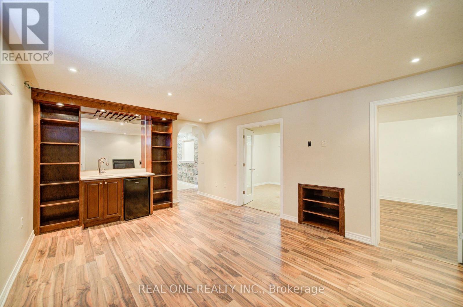 Photo 31 of 105 Milroy Drive, Peterborough North ON