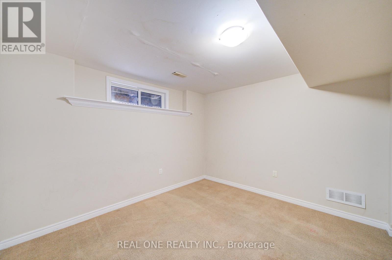 Photo 33 of 105 Milroy Drive, Peterborough North ON