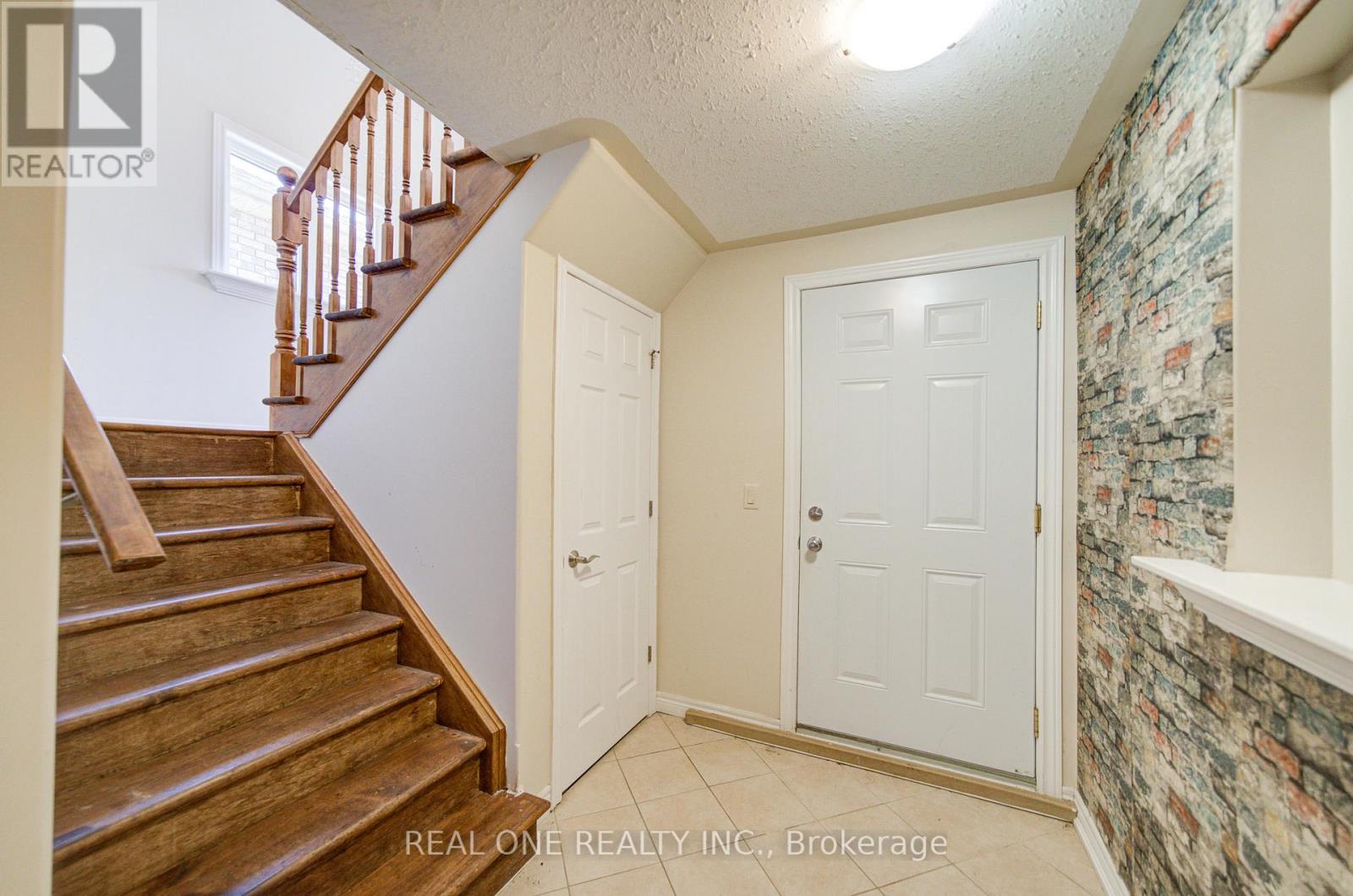 Photo 25 of 105 Milroy Drive, Peterborough North ON