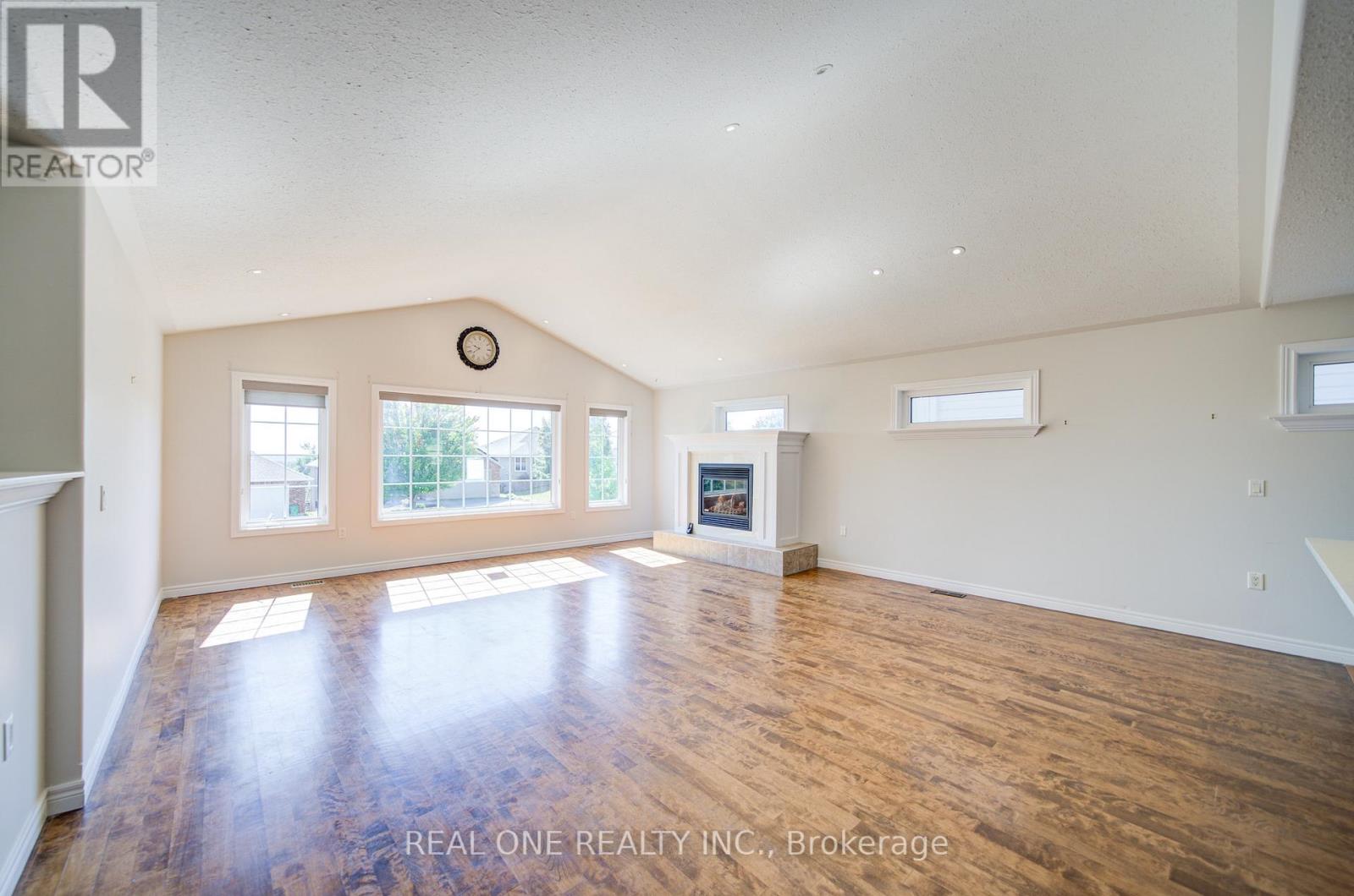 Photo 8 of 105 Milroy Drive, Peterborough North ON