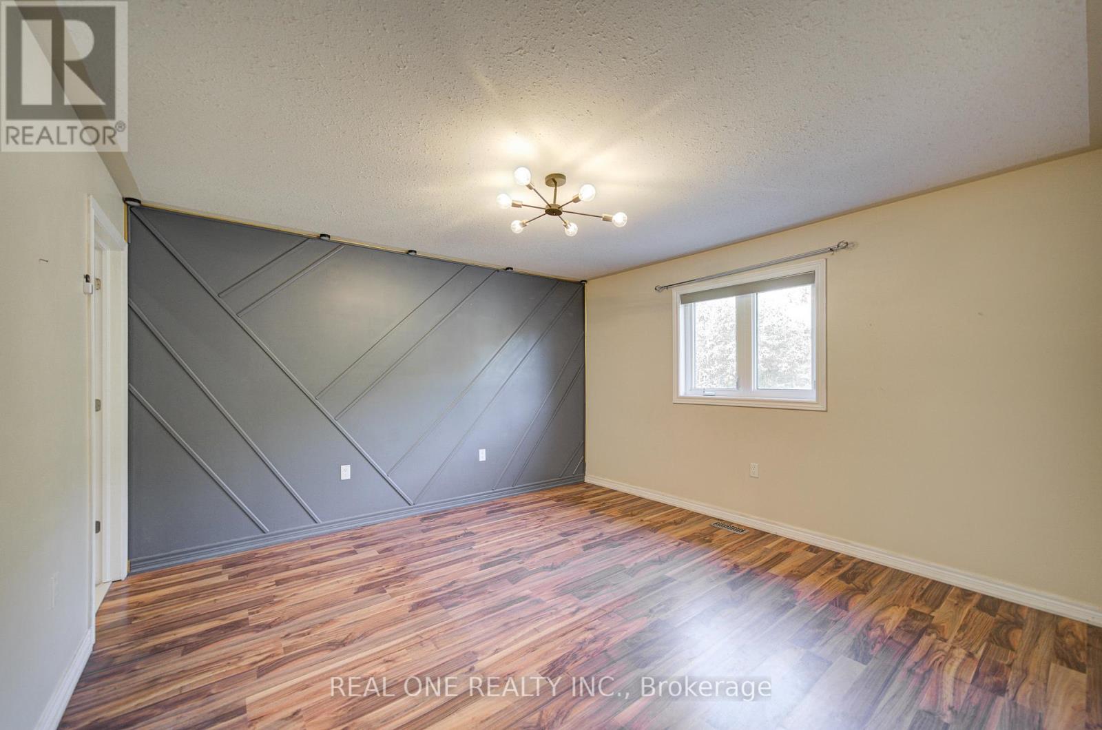 Photo 16 of 105 Milroy Drive, Peterborough North ON
