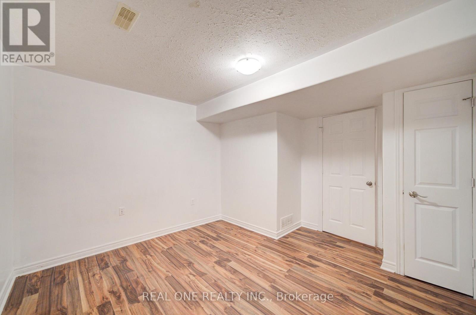 Photo 34 of 105 Milroy Drive, Peterborough North ON