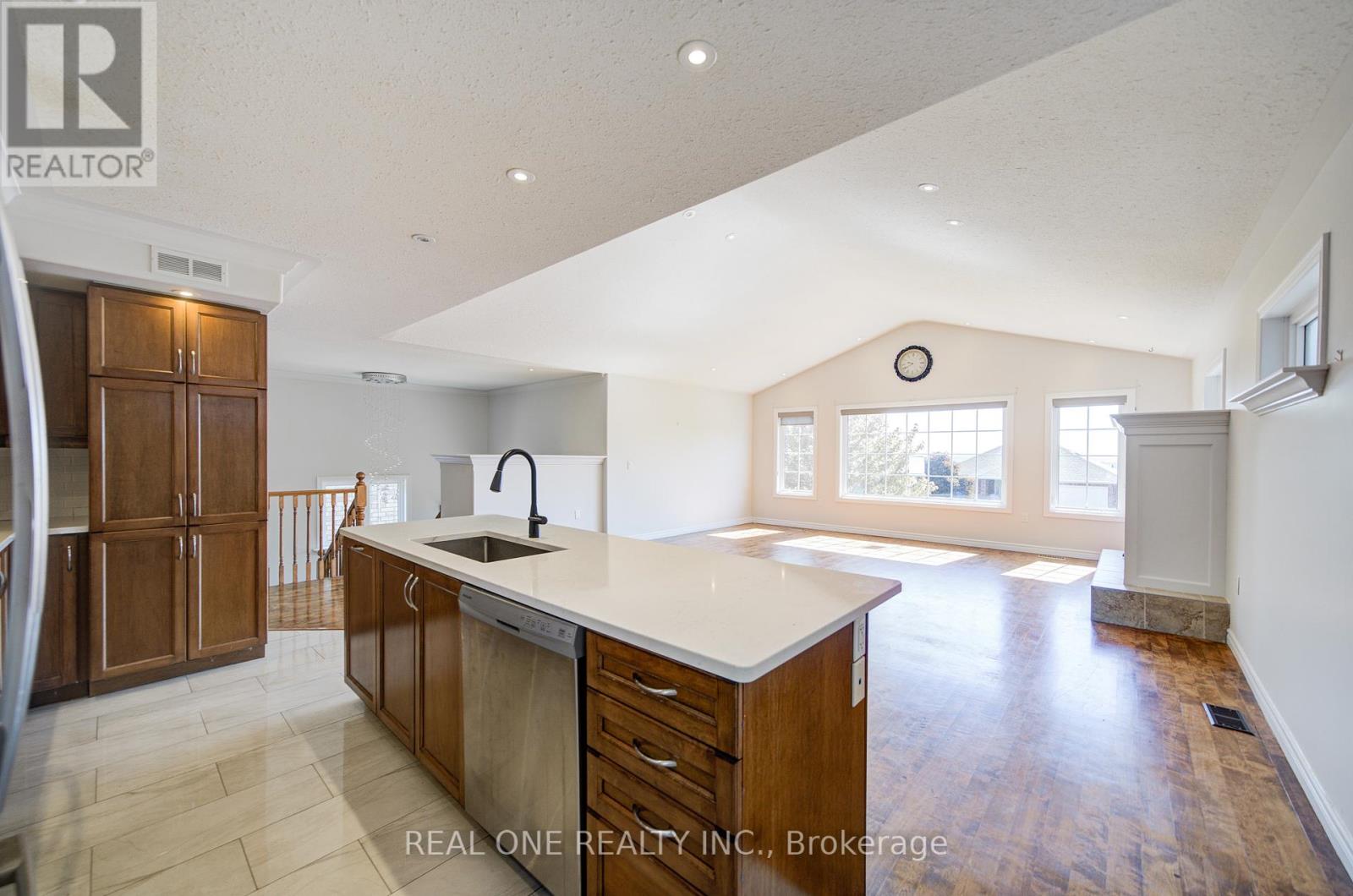 Photo 12 of 105 Milroy Drive, Peterborough North ON