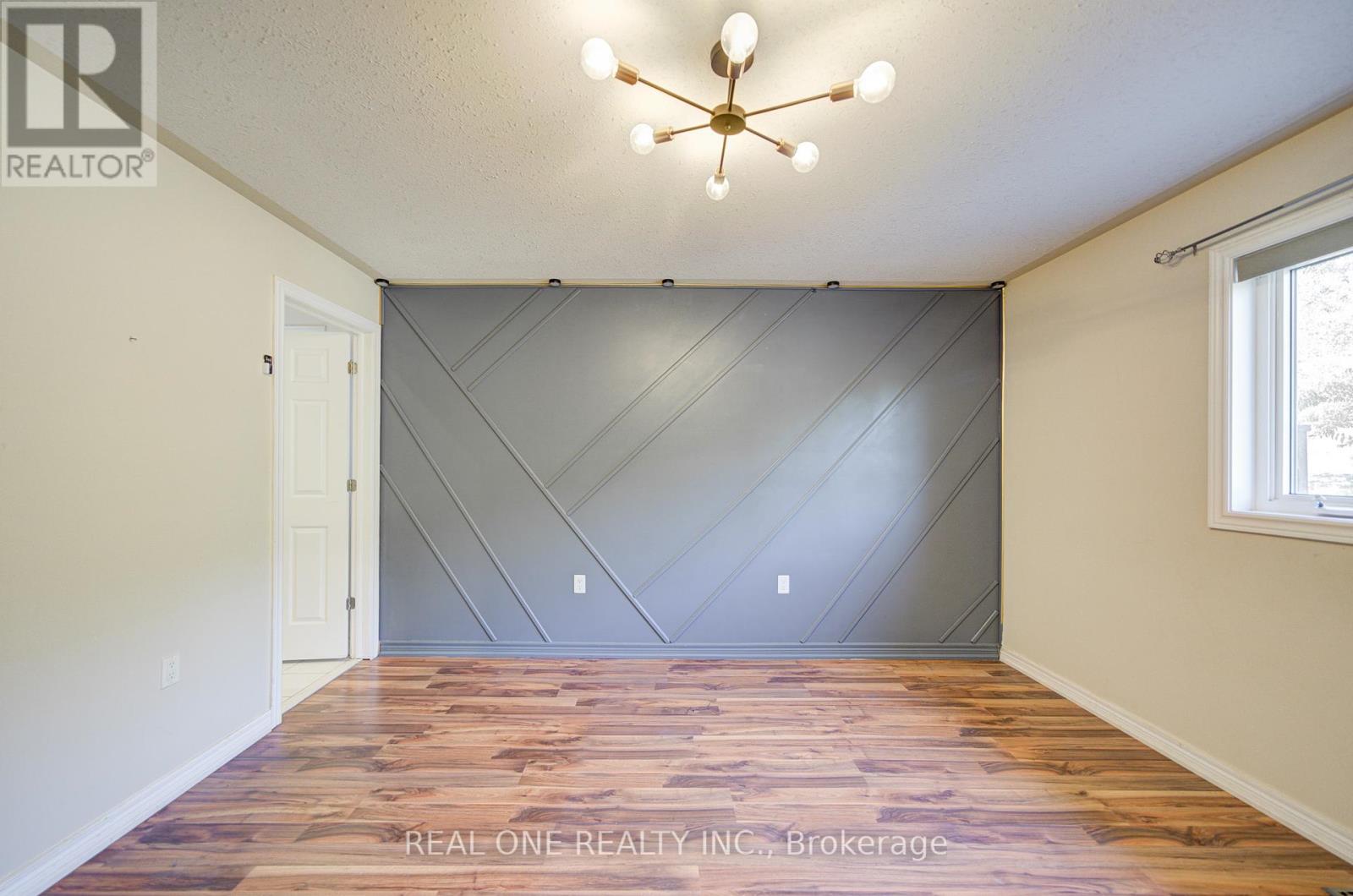 Photo 17 of 105 Milroy Drive, Peterborough North ON