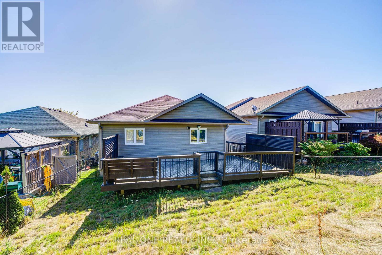 Photo 36 of 105 Milroy Drive, Peterborough North ON